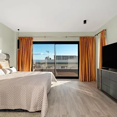 Luxury Near Marbella With Heated Pool & Sauna, 5 Min Walk To Villa *