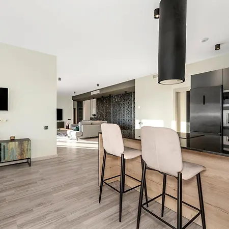 Luxury Near Marbella With Heated Pool & Sauna, 5 Min Walk To Villa