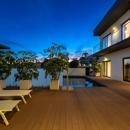 Luxury Near Marbella With Heated Pool & Sauna, 5 Min Walk To MIJAS COSTA