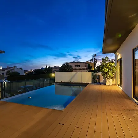 Luxury Near Marbella With Heated Pool & Sauna, 5 Min Walk To Villa *
