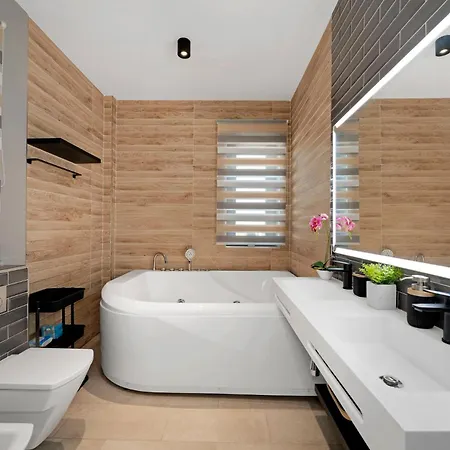 Villa Luxury Near Marbella With Heated Pool & Sauna, 5 Min Walk To *