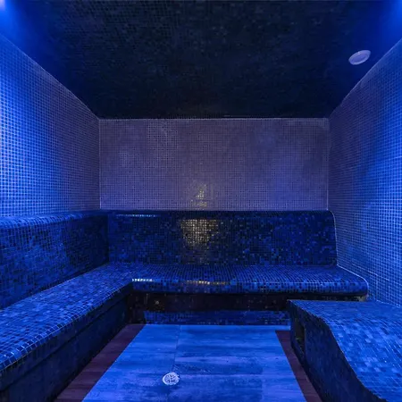 Luxury Near Marbella With Heated Pool & Sauna, 5 Min Walk To Villa *