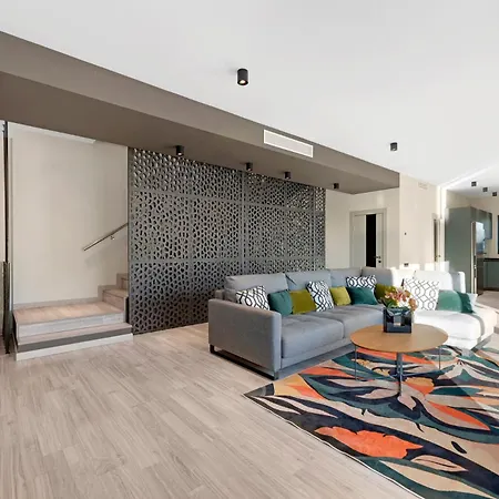 Villa Luxury Near Marbella With Heated Pool & Sauna, 5 Min Walk To *