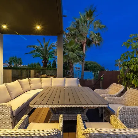 Luxury Near Marbella With Heated Pool & Sauna, 5 Min Walk To * MIJAS COSTA