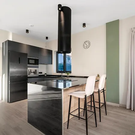 Luxury Near Marbella With Heated Pool & Sauna, 5 Min Walk To Villa