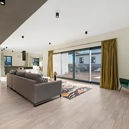 Villa Luxury Near Marbella With Heated Pool & Sauna, 5 Min Walk To MIJAS COSTA