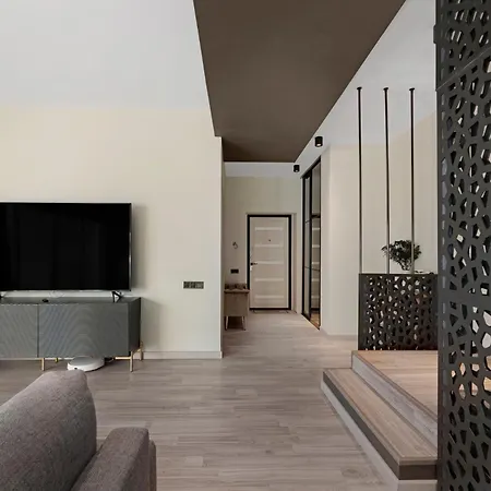 Villa Luxury Near Marbella With Heated Pool & Sauna, 5 Min Walk To